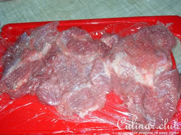 Филе индейки запеченное с ветчиной и грибами в йогуртовой заправке и перцовом кольце)))