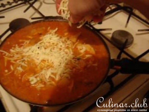 курица в остро-кисло-сладкой подливке с грибами и ананасами