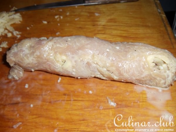 Рулетики из индейки с шампиньонами и сыром