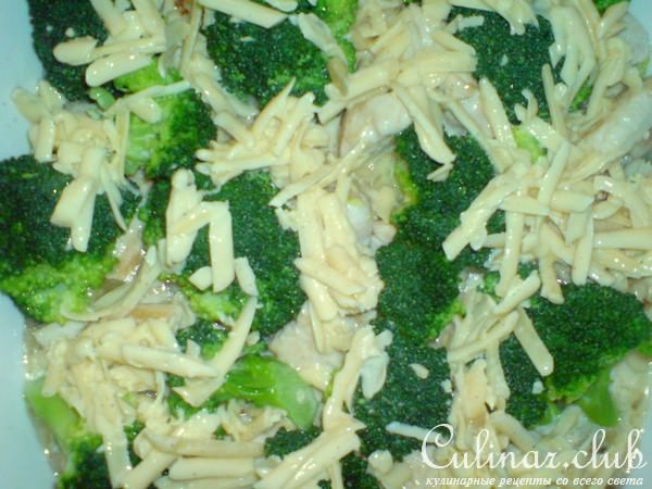 Куриная грудинка,запечённая с грибами,брокколи и миндалём