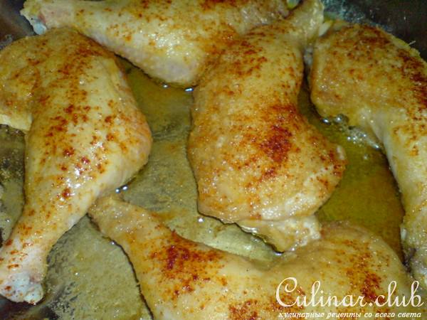 Куриные окорочка с паприкой и луком