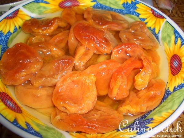 Рулеты из окорочков с курагой
