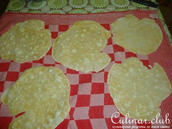 Курица с начинкой и лапшой