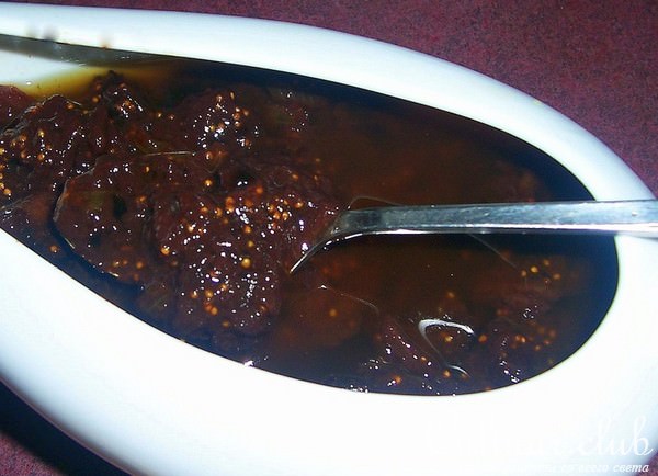 Утка под соусом из инжира