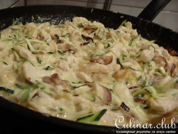 куриная грудка с цитрусовым соусом и цуккини