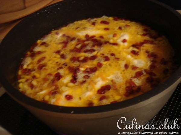 Фальшивый плов (с курицей, ягодами и орехами)