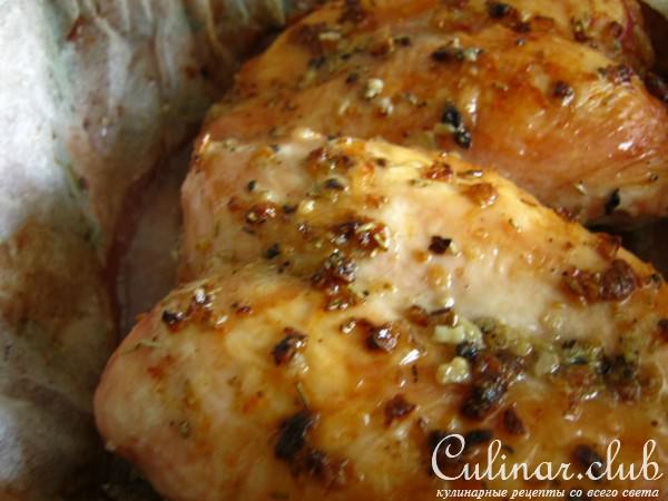 Куриные грудки, запеченные с розмарином и чесноком