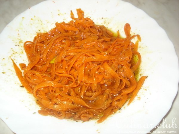 Куриные роллы с морковной лапшой