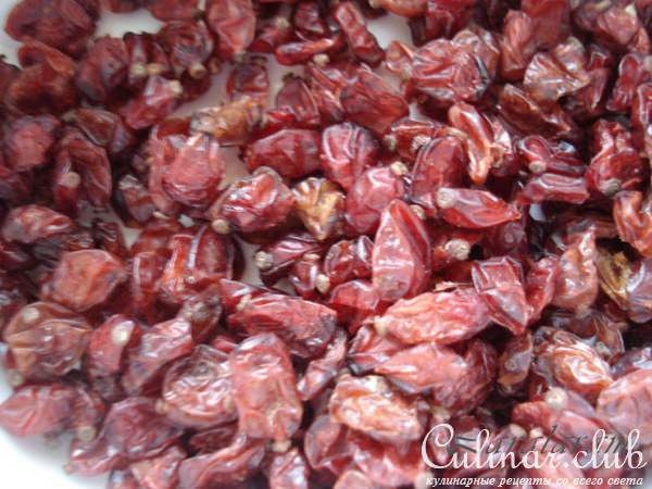 Фальшивый плов (с курицей, ягодами и орехами)