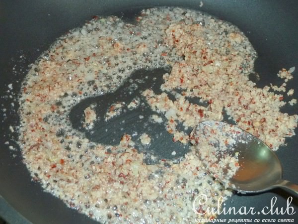 Перец фаршированный сложносочиненной начинкой с ореховым вкусом