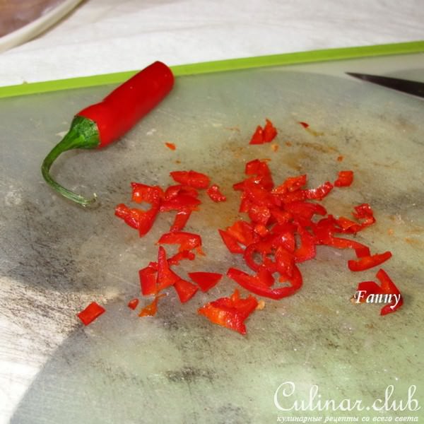 Цыпленок в кокосовом маринаде с сальсой из ананаса и киви