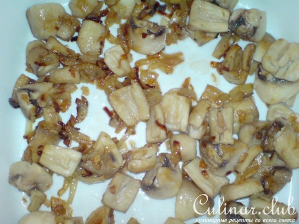 Куриная грудинка,запечённая с грибами,брокколи и миндалём