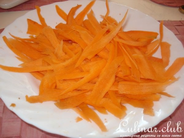 Куриные роллы с морковной лапшой