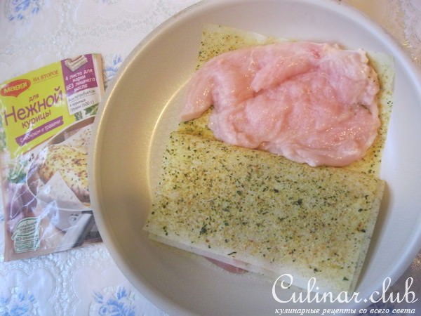 Курица с жёлтым рисом и чесночным соусом