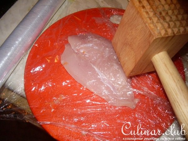 Рулетики из куриной грудки с морковно-грибной начинкой
