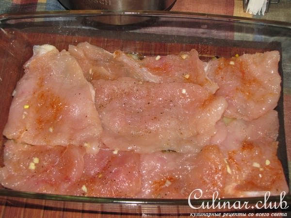 Куриная грудка, запечённая с баклажанами и помидорами
