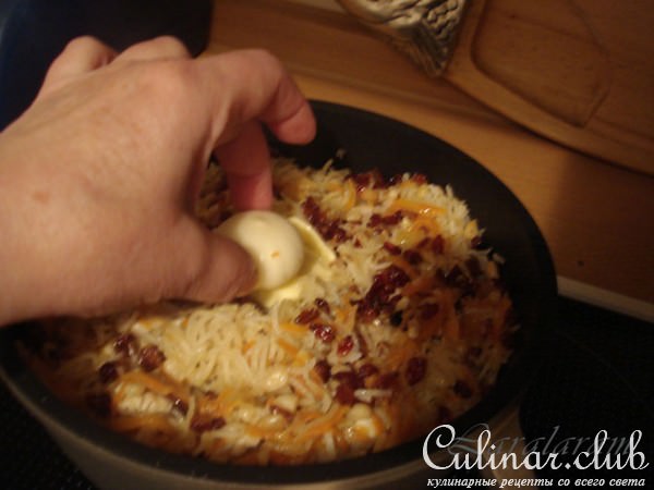 Фальшивый плов (с курицей, ягодами и орехами)