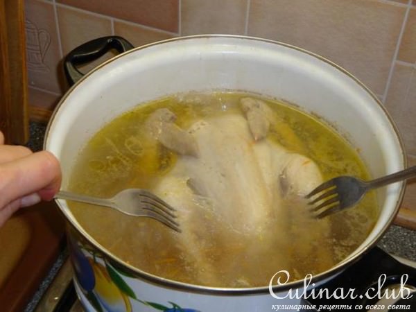Курица с начинкой и лапшой