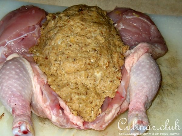 Курица с ореховой начинкой и сливово-вишнёвым соусом
