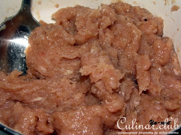 Куриные зразы с сухофруктами и гарниром из печёных перцев