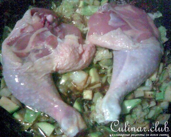 Куриные ножки, пожаренные с овощами