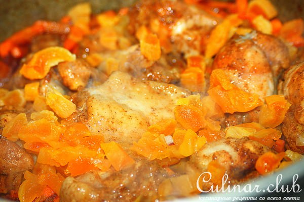 Плов "Золотой петушок" с курагой и чечевицей.