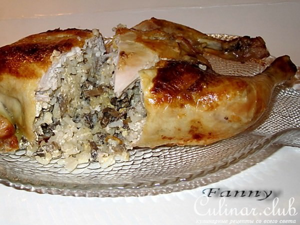 Курица без костей, фаршированная рисом и грибами