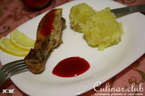 Курица запеченная с грецкими орехами и печенью.