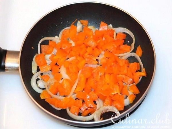 Пиперада - жареный перец с луком и курочкой