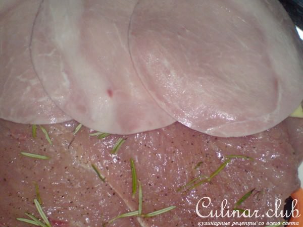 Рулет "Cordon Bleu " из индейки с базиликовым песто