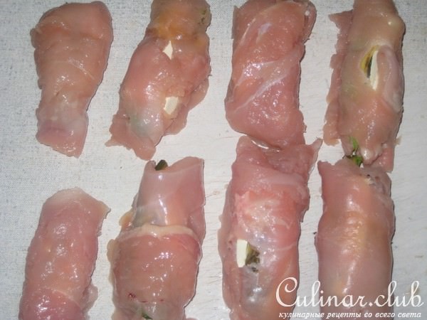 Рулетики куриные с заморской начинкой.