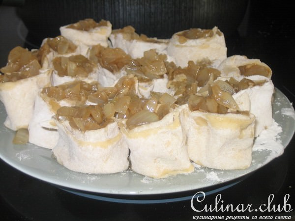 луковый рулет с курицей