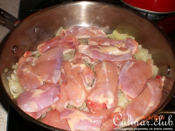 Курица тушеная в апельсиновом соусе с розмарином