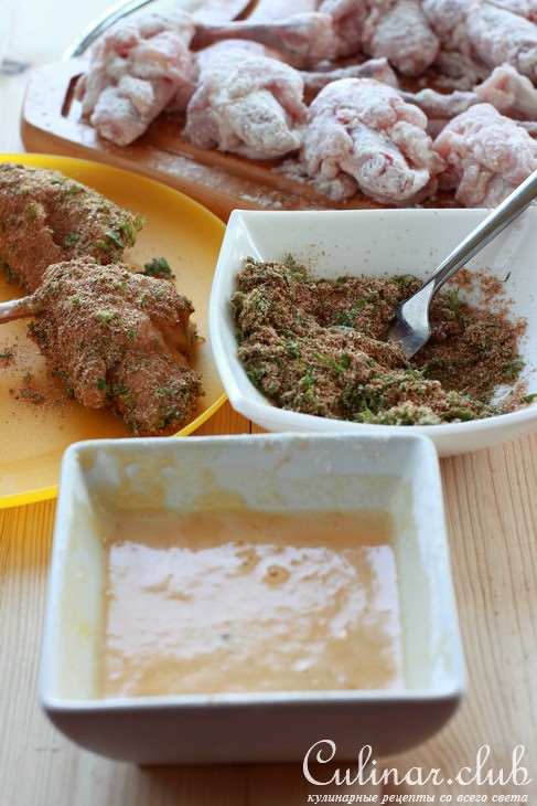 Медовые куриные крылышки под клюквенным соусом