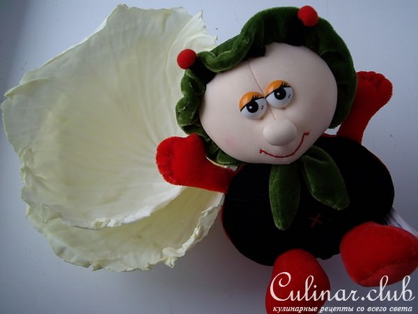 Куриные ножки в листьях квашеной капусты