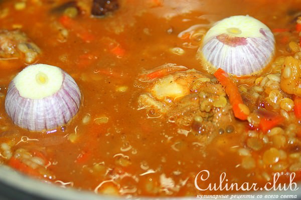 Плов "Золотой петушок" с курагой и чечевицей.