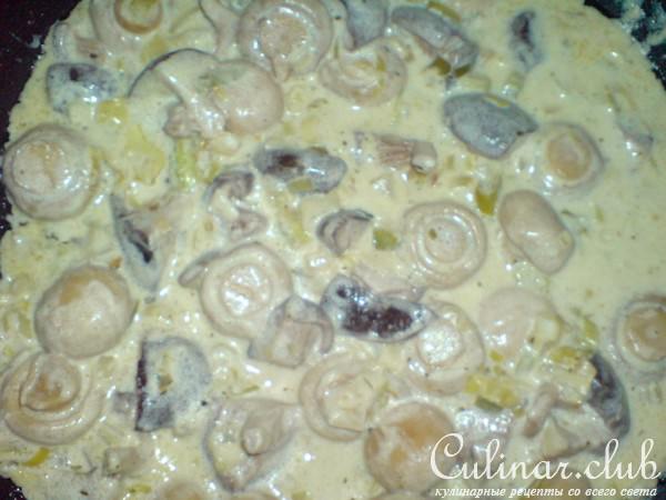 Цыплёнок по-домашнему,с маринованными грибами и сметаной
