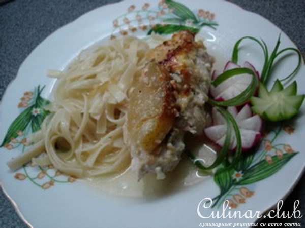 Куриные рулеты с грушей и голубым сыром