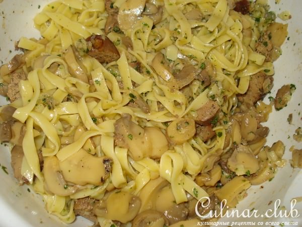 курица фаршированная грибами лапшой и печенью