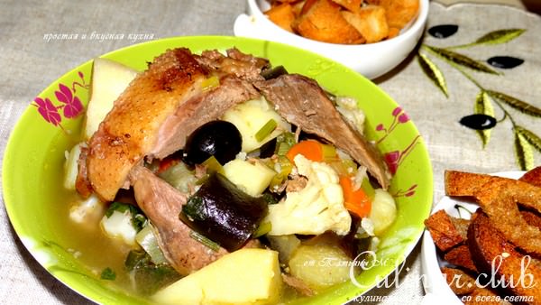 Утка с овощами и маслинами по-Критски