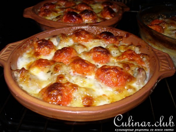 Мясо Индейки запеченное под помидорами и моцареллой