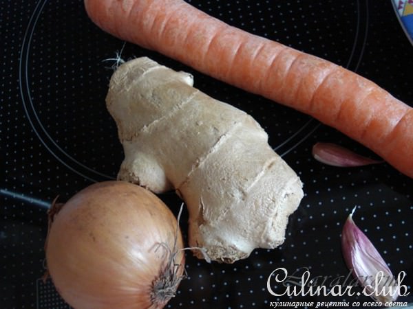 Фальшивый плов (с курицей, ягодами и орехами)