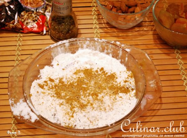 Куриные грудки с курагой и изюмом