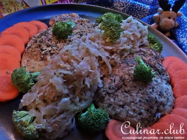Курочка с тушёной квашеной капустой