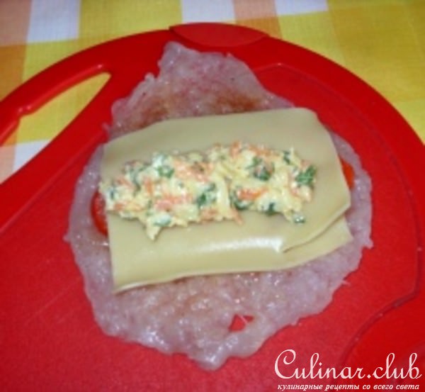 Рулетик из курицы с овощными оладьями