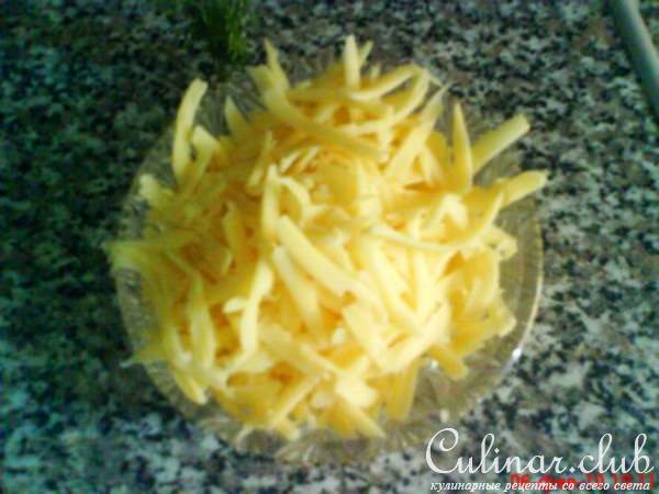 Картофель, запеченный с курицей и беконом.