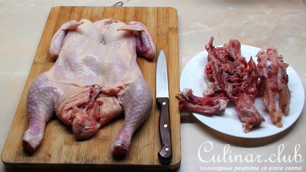 Курочка без костей, фаршированная японскими яичными блинчиками с сыром и паштетом.