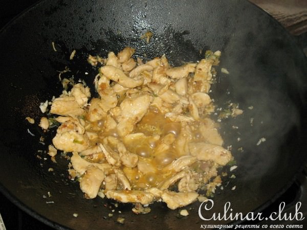 Курица по-сычуаньски.