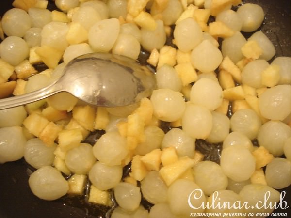 ножка цыплёнка запечёная с айвой и лучком кокария