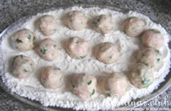 Куриные фрикадельки в сливочном соусе